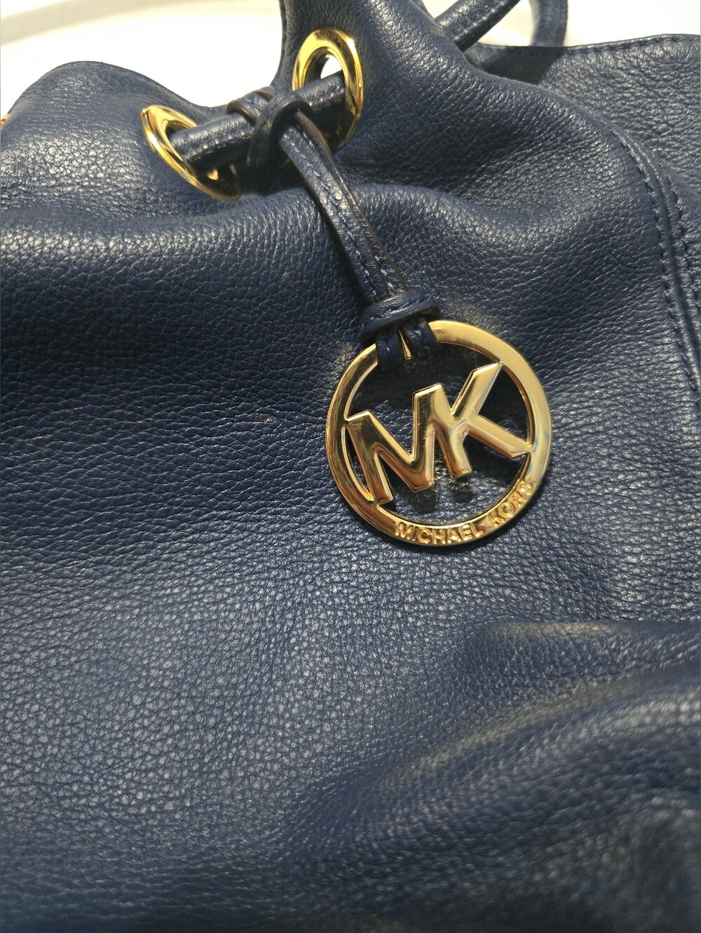 MK Michael Kors Navy Blue Shoulder Bag Purse Gold Tone Hardware Tassle Magnet - Picture 2 of 16